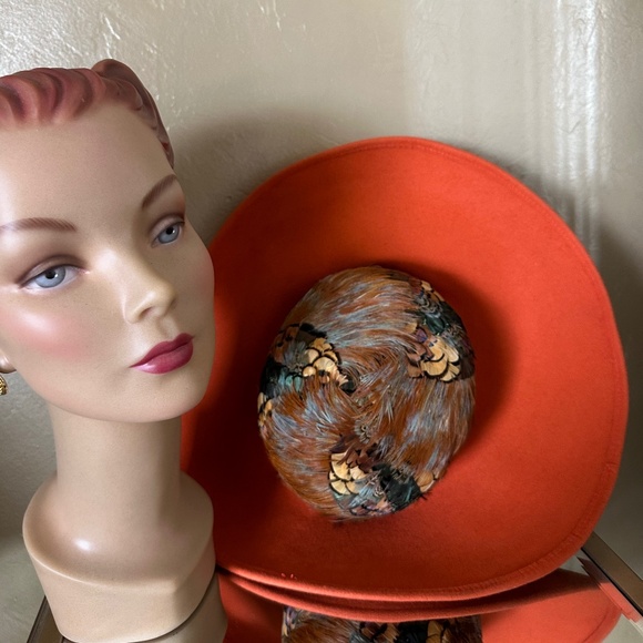 UNIQUE DESIGNER VINTAGE ORANGE FELT WIDE BRIM HAT + MULTICOLORED FEATHERS main image 8